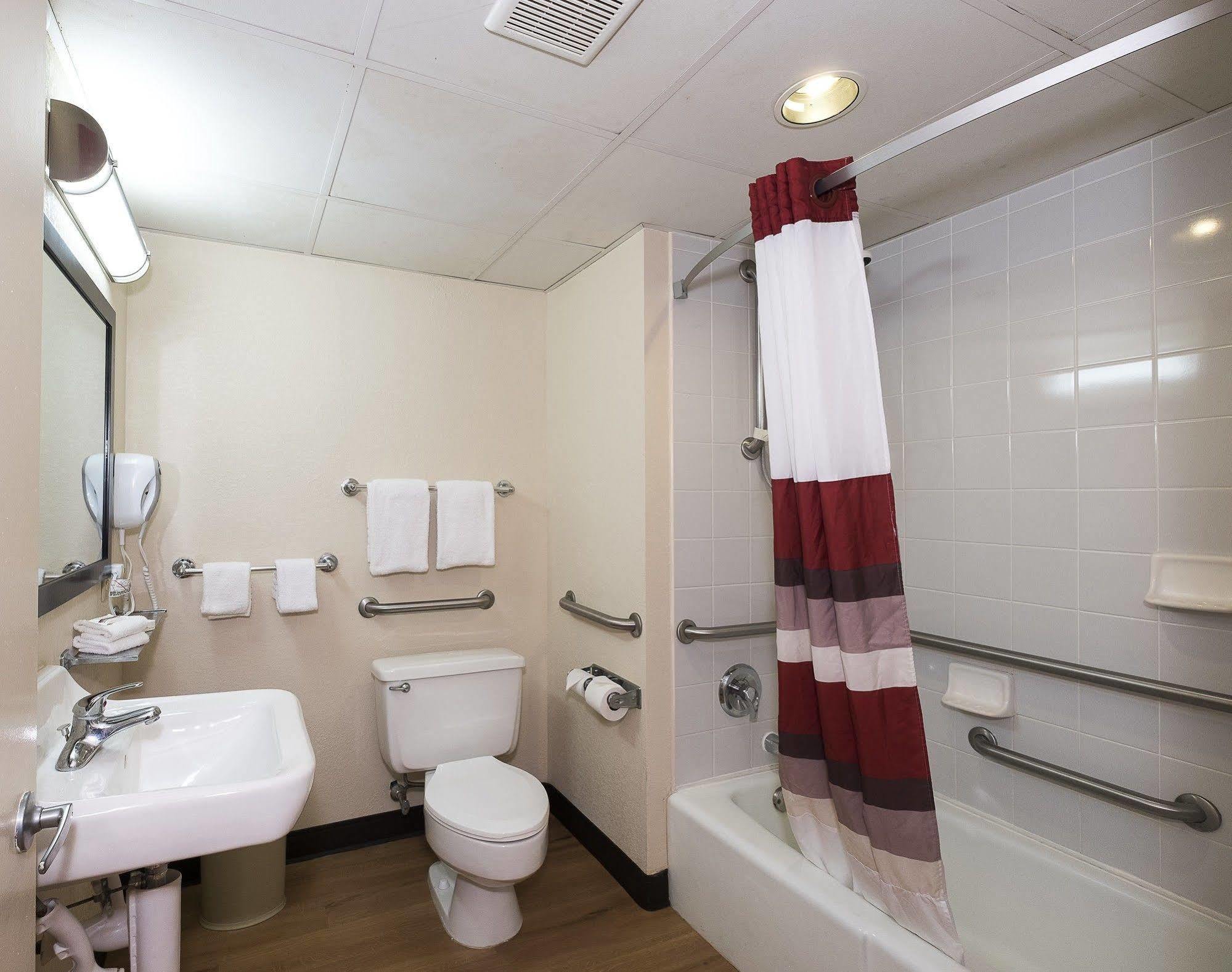Red Roof Inn Cortland Dış mekan fotoğraf